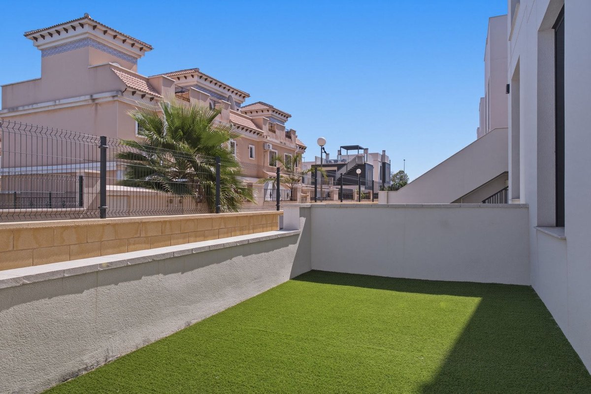 2 Bed Ground Floor Apartment in Villamartin