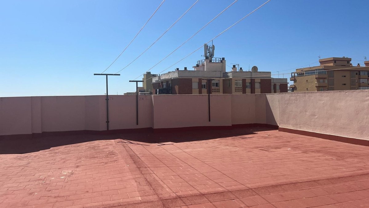 2 Bed Top Floor Apartment in Fuengirola