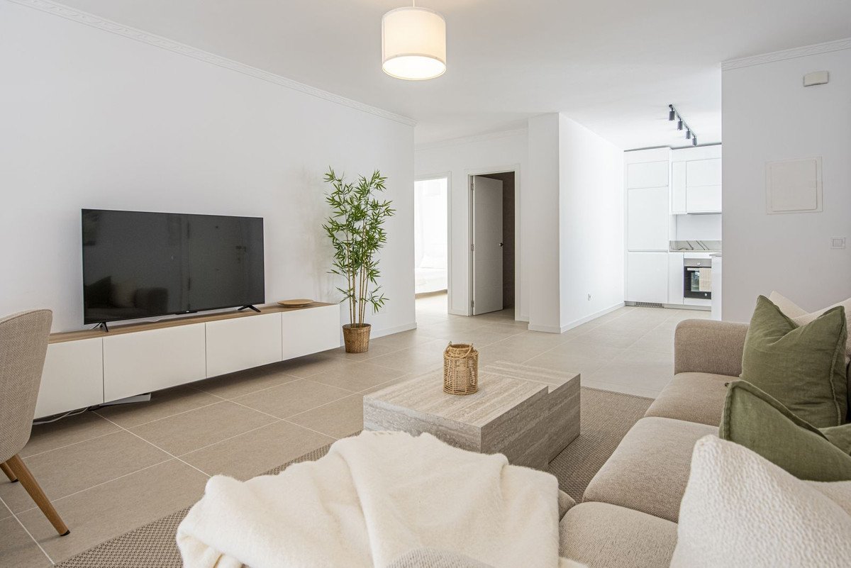 3 Bed Middle Floor Apartment in Estepona