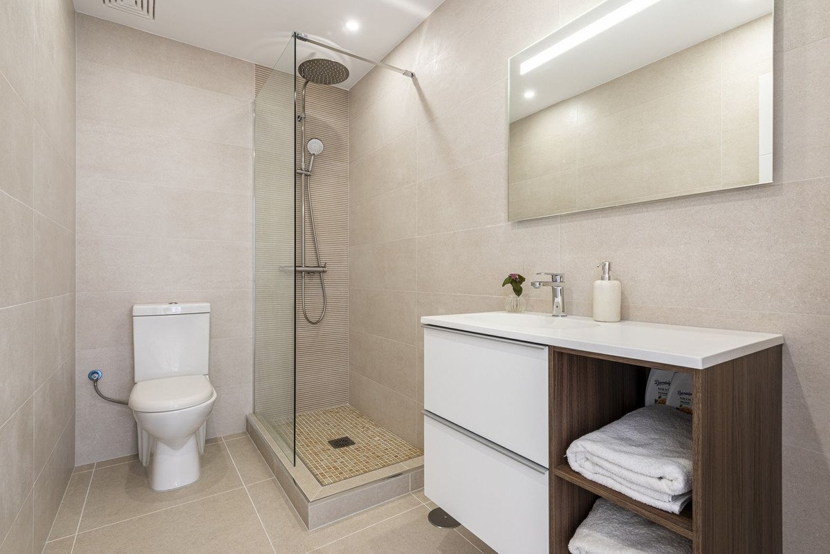 3 Bed Middle Floor Apartment in Estepona