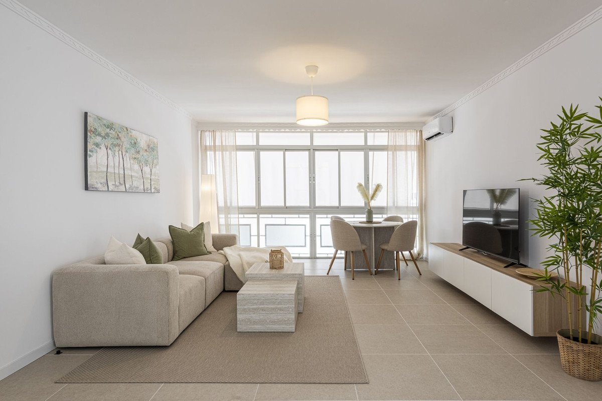 3 Bed Middle Floor Apartment in Estepona