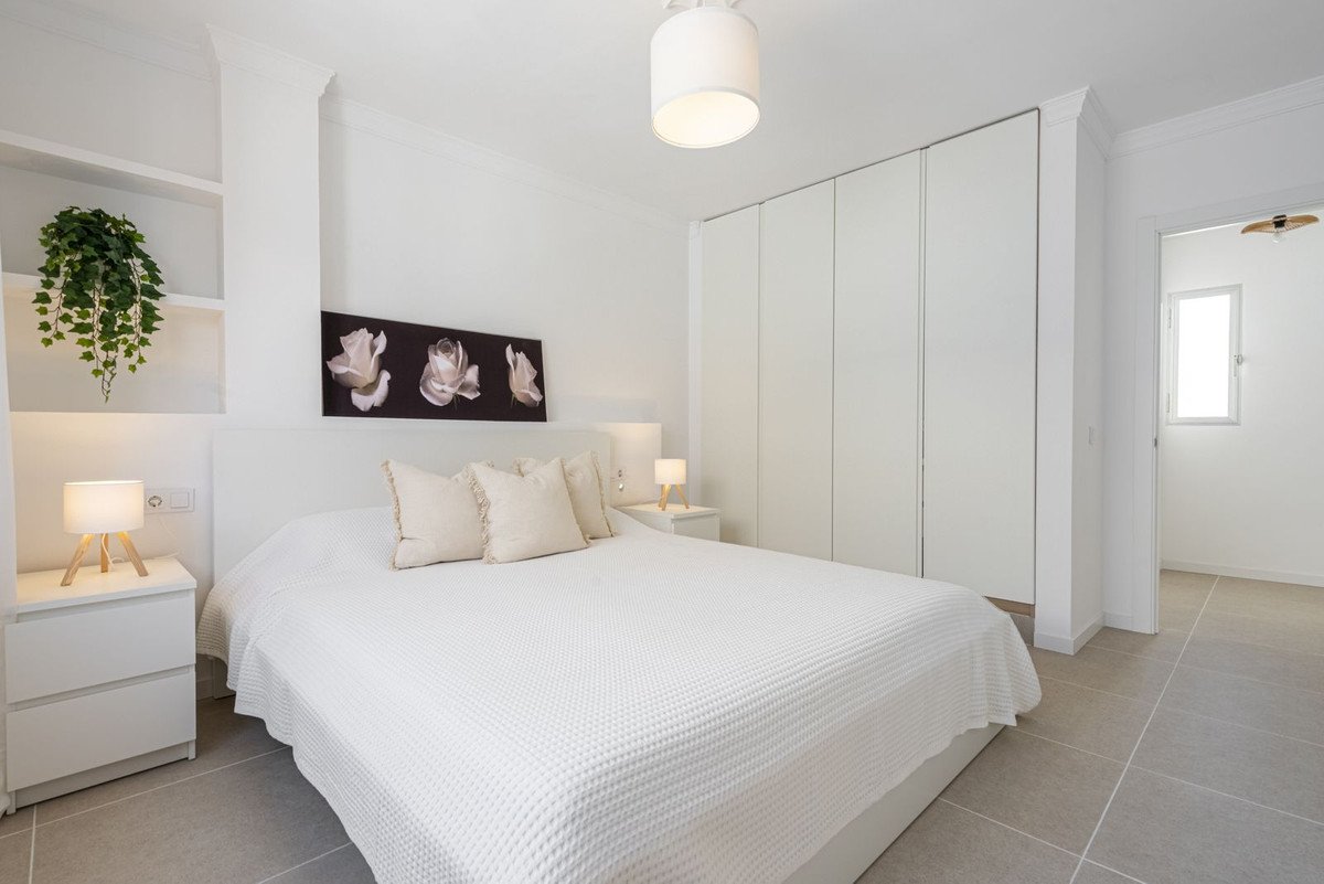 3 Bed Middle Floor Apartment in Estepona