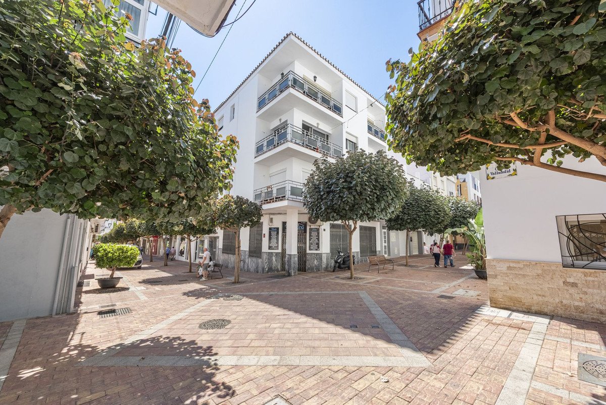 3 Bed Middle Floor Apartment in Estepona