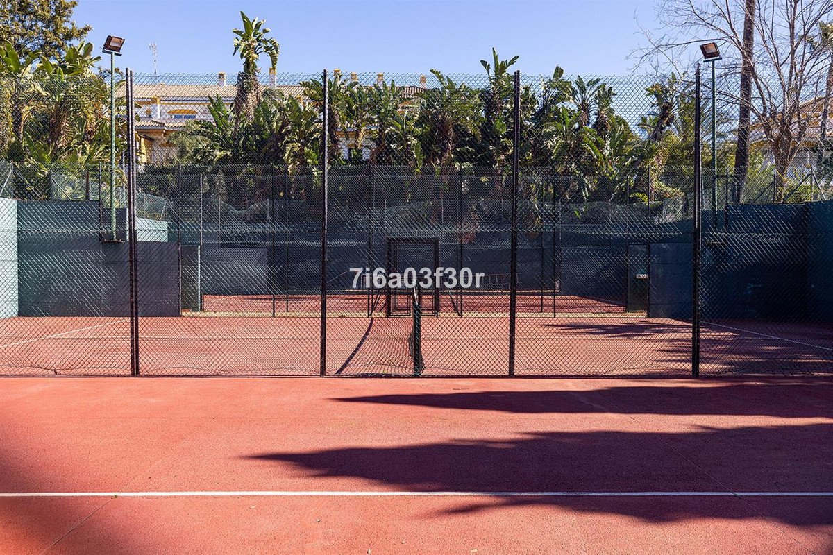2 Bed Middle Floor Apartment in Puerto Banús
