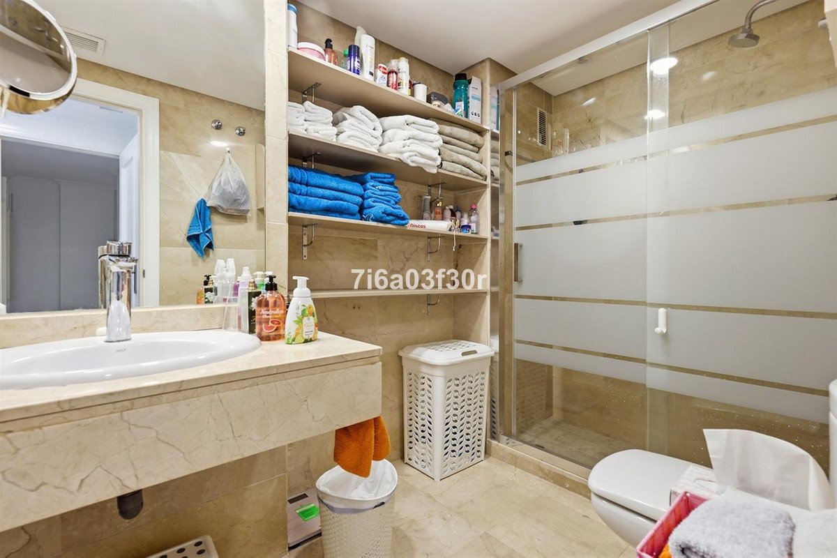 2 Bed Middle Floor Apartment in Puerto Banús