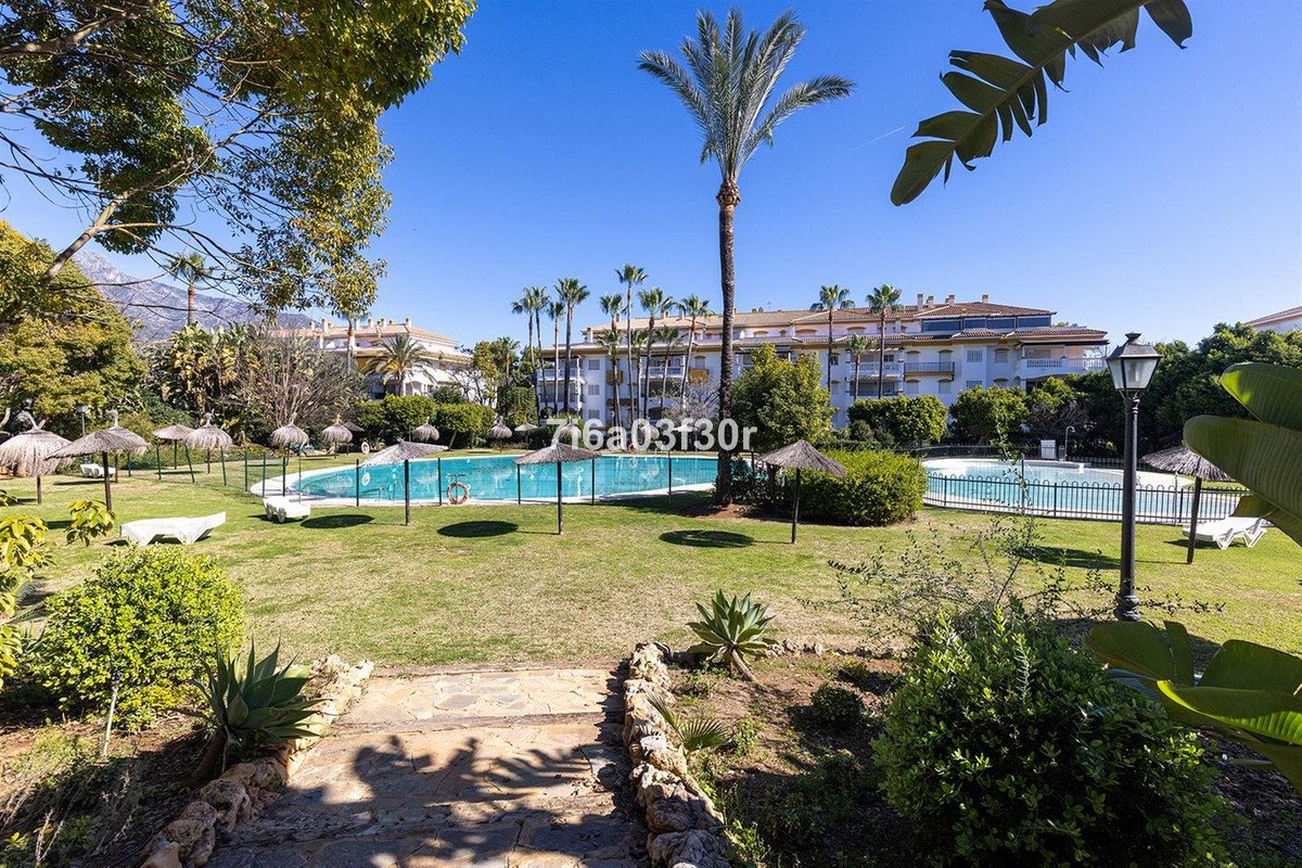 2 Bed Middle Floor Apartment in Puerto Banús