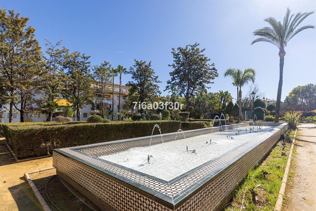 2 Bed Middle Floor Apartment in Puerto Banús