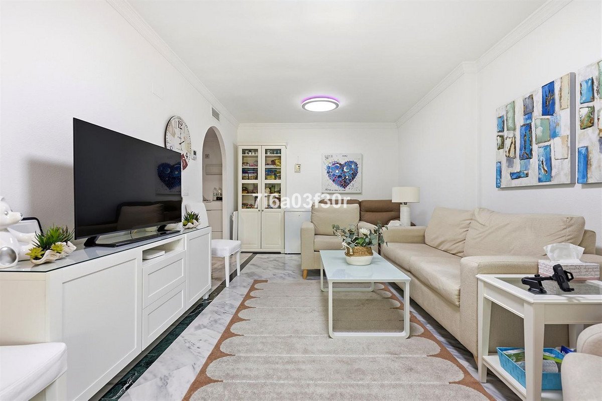 2 Bed Middle Floor Apartment in Puerto Banús
