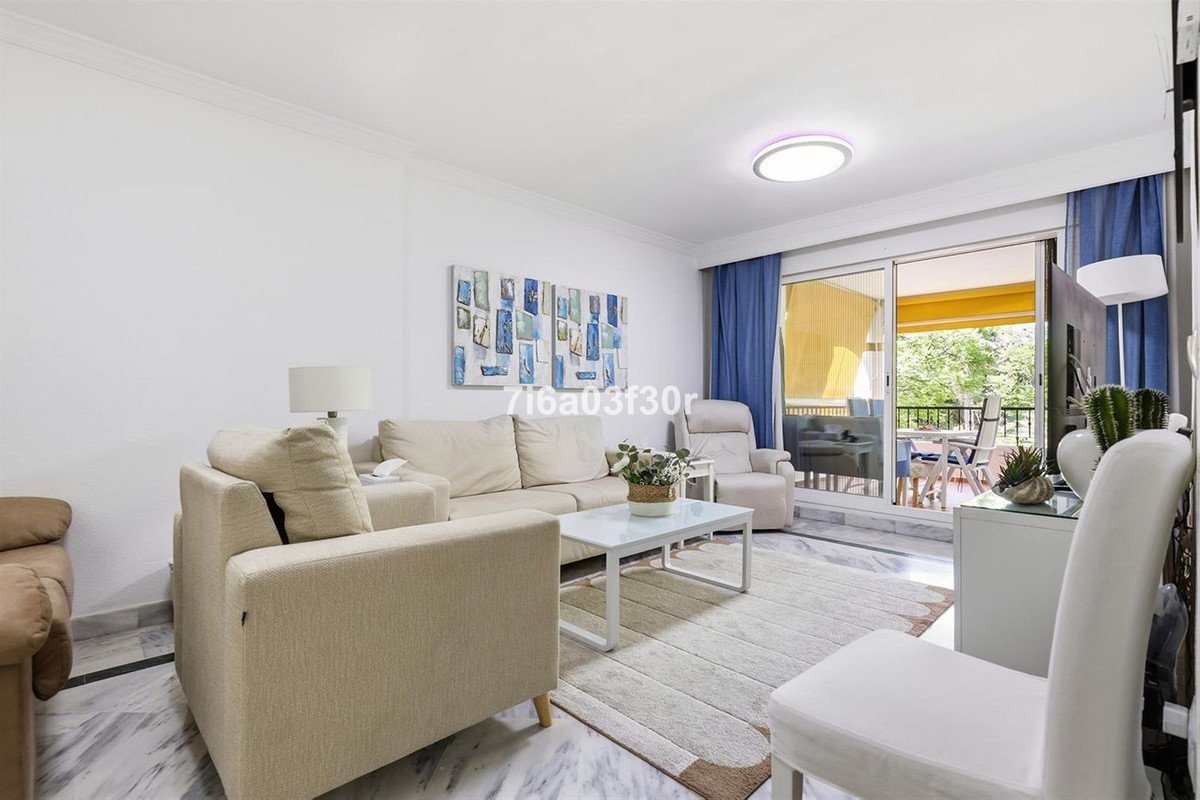 2 Bed Middle Floor Apartment in Puerto Banús