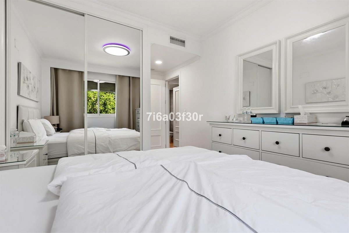2 Bed Middle Floor Apartment in Puerto Banús