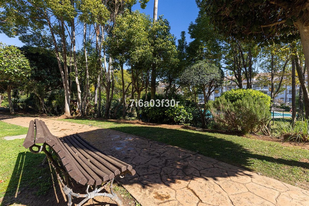 2 Bed Middle Floor Apartment in Puerto Banús