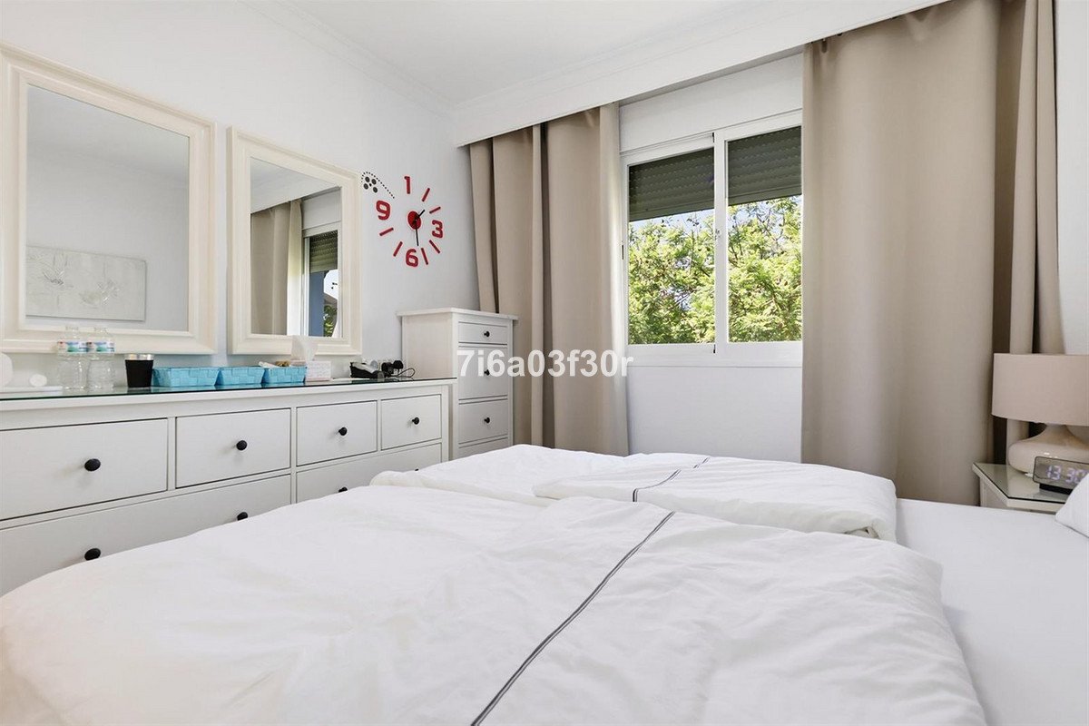 2 Bed Middle Floor Apartment in Puerto Banús