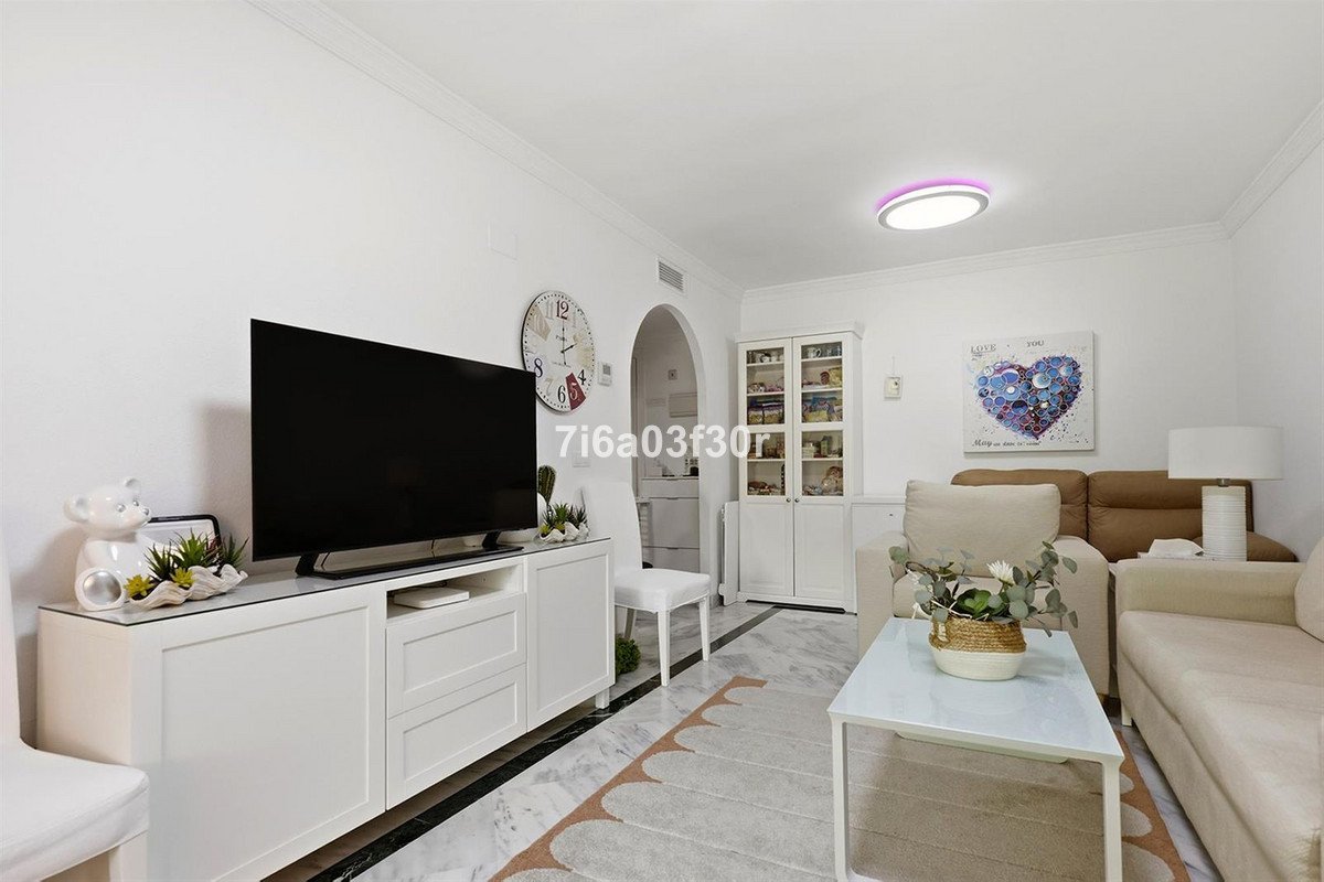 2 Bed Middle Floor Apartment in Puerto Banús
