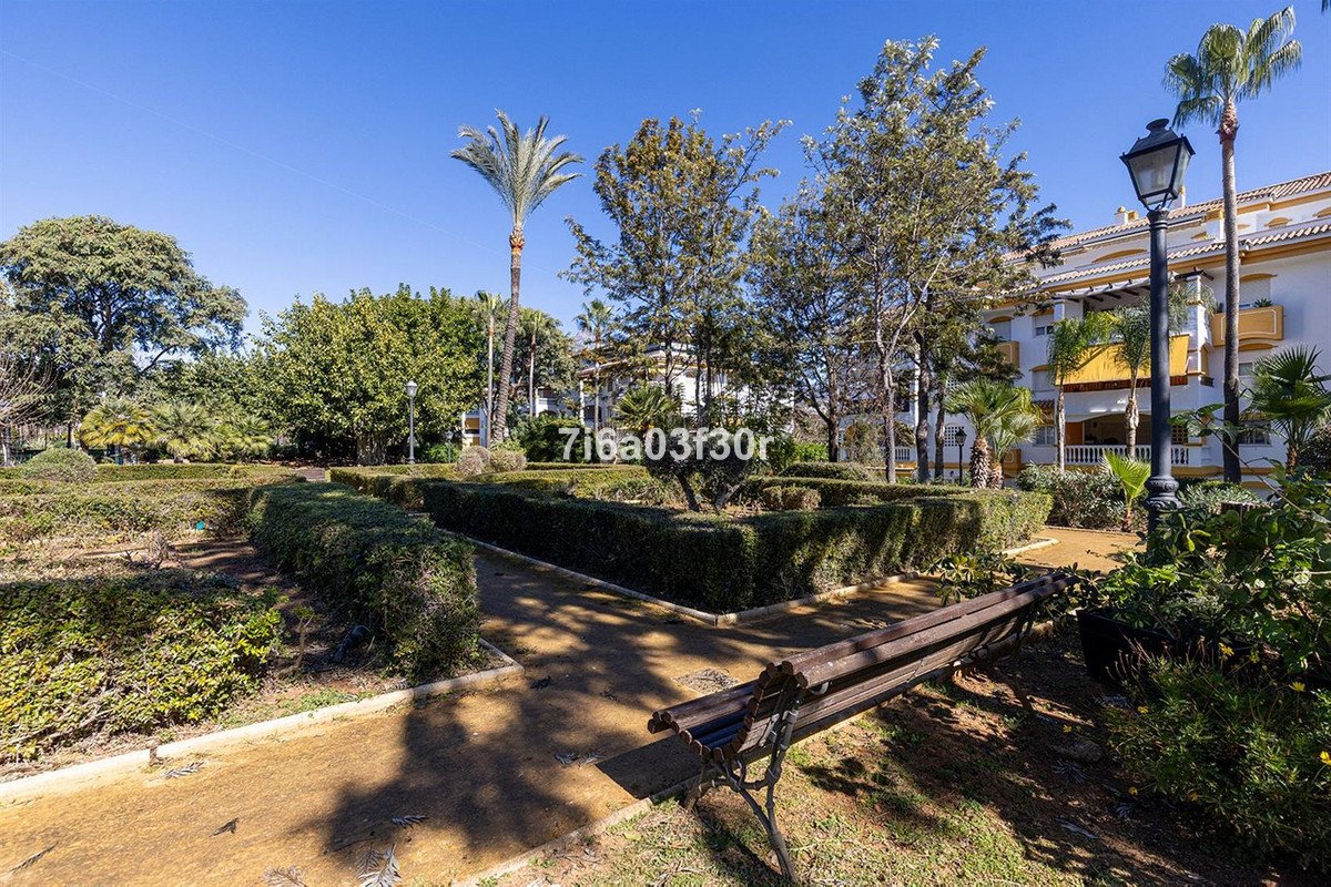2 Bed Middle Floor Apartment in Puerto Banús