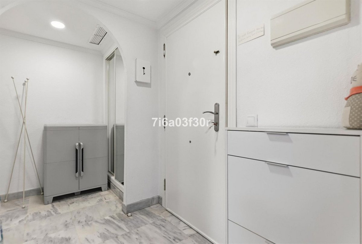 2 Bed Middle Floor Apartment in Puerto Banús