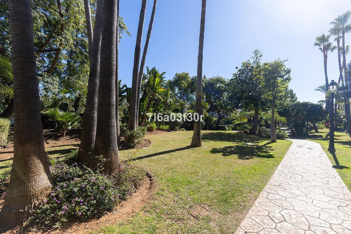 2 Bed Middle Floor Apartment in Puerto Banús