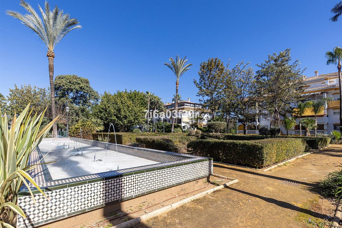 2 Bed Middle Floor Apartment in Puerto Banús