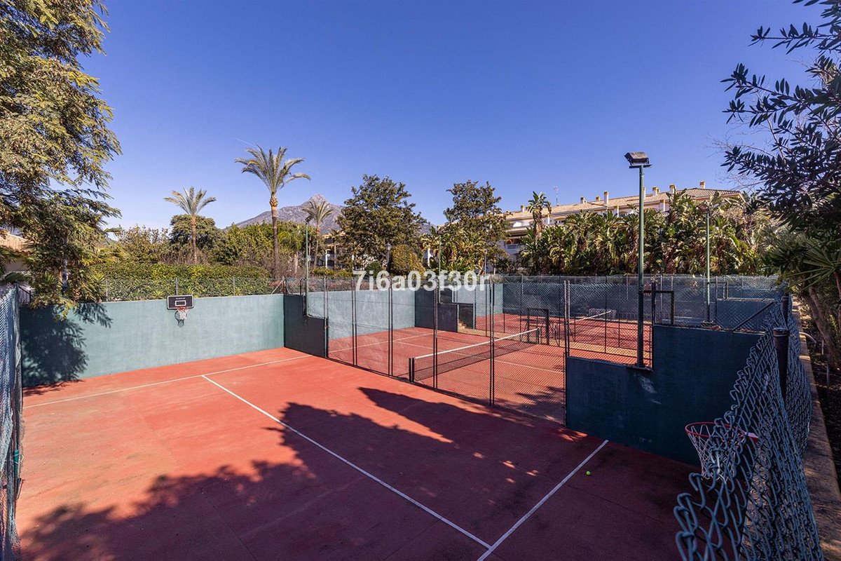 2 Bed Middle Floor Apartment in Puerto Banús