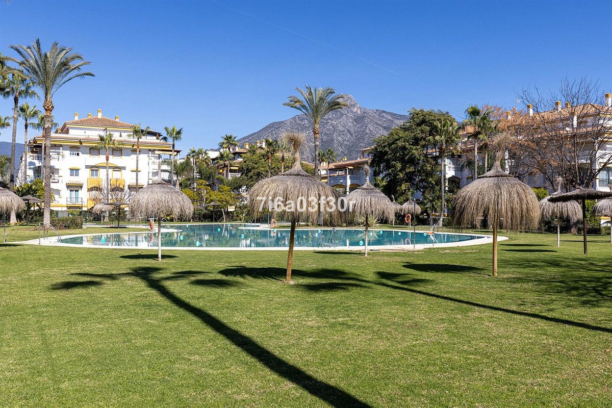 2 Bed Middle Floor Apartment in Puerto Banús
