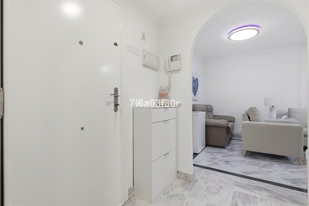 2 Bed Middle Floor Apartment in Puerto Banús