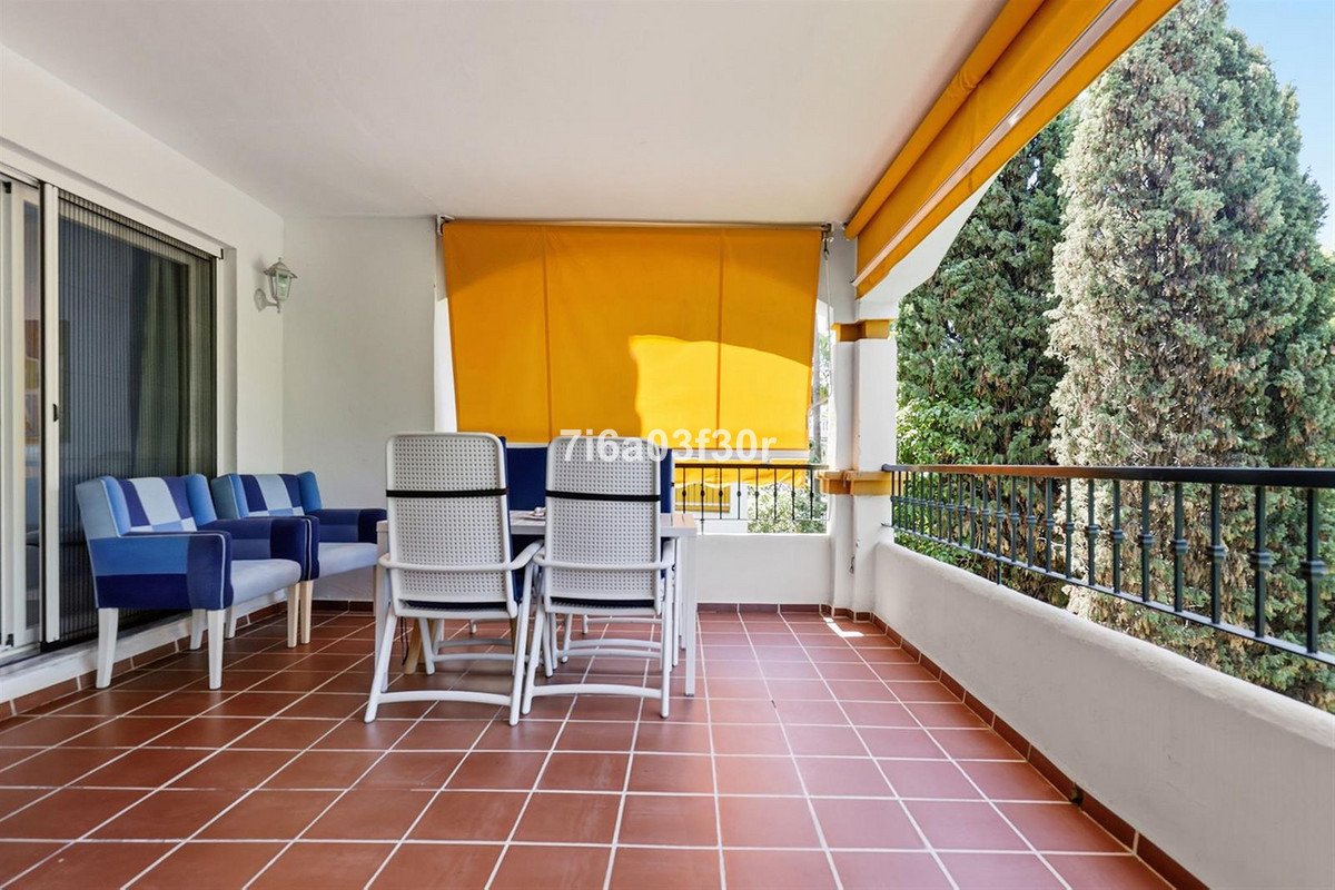 2 Bed Middle Floor Apartment in Puerto Banús