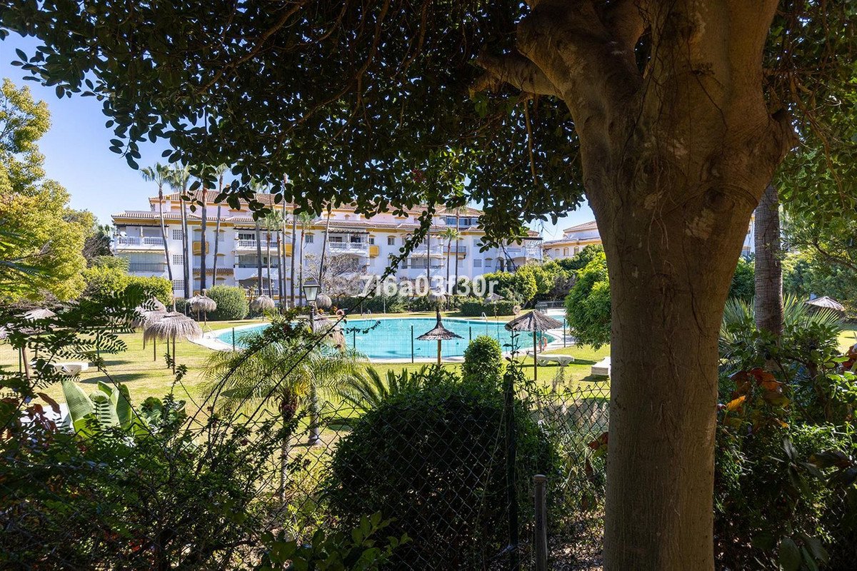 2 Bed Middle Floor Apartment in Puerto Banús