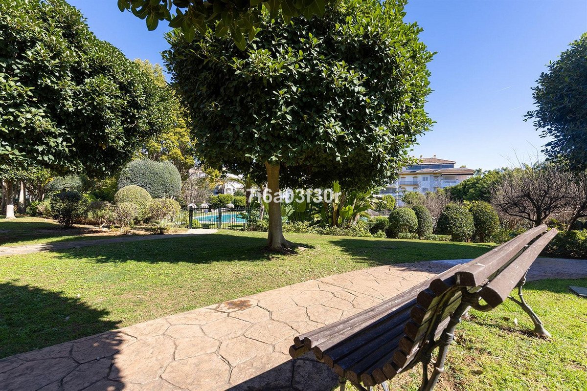 2 Bed Middle Floor Apartment in Puerto Banús