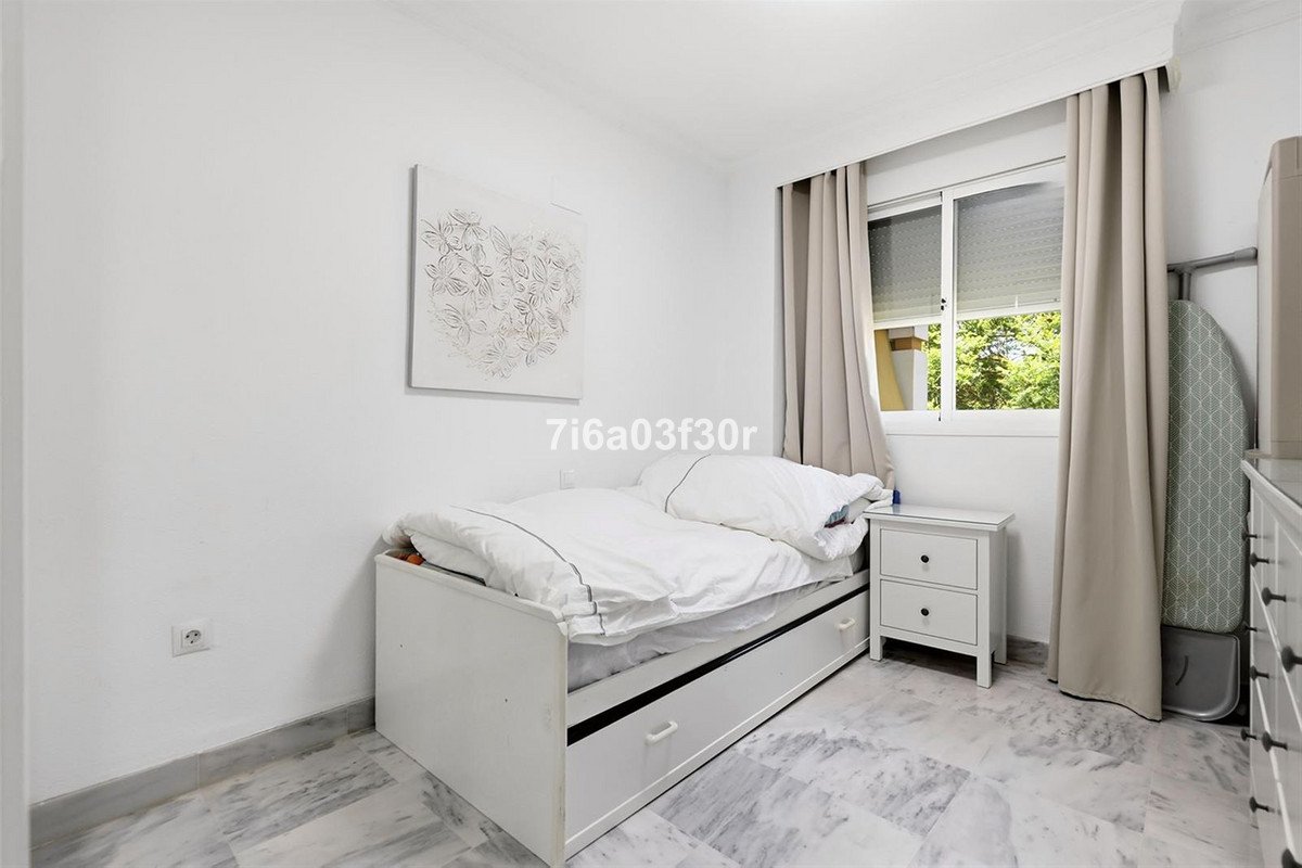 2 Bed Middle Floor Apartment in Puerto Banús
