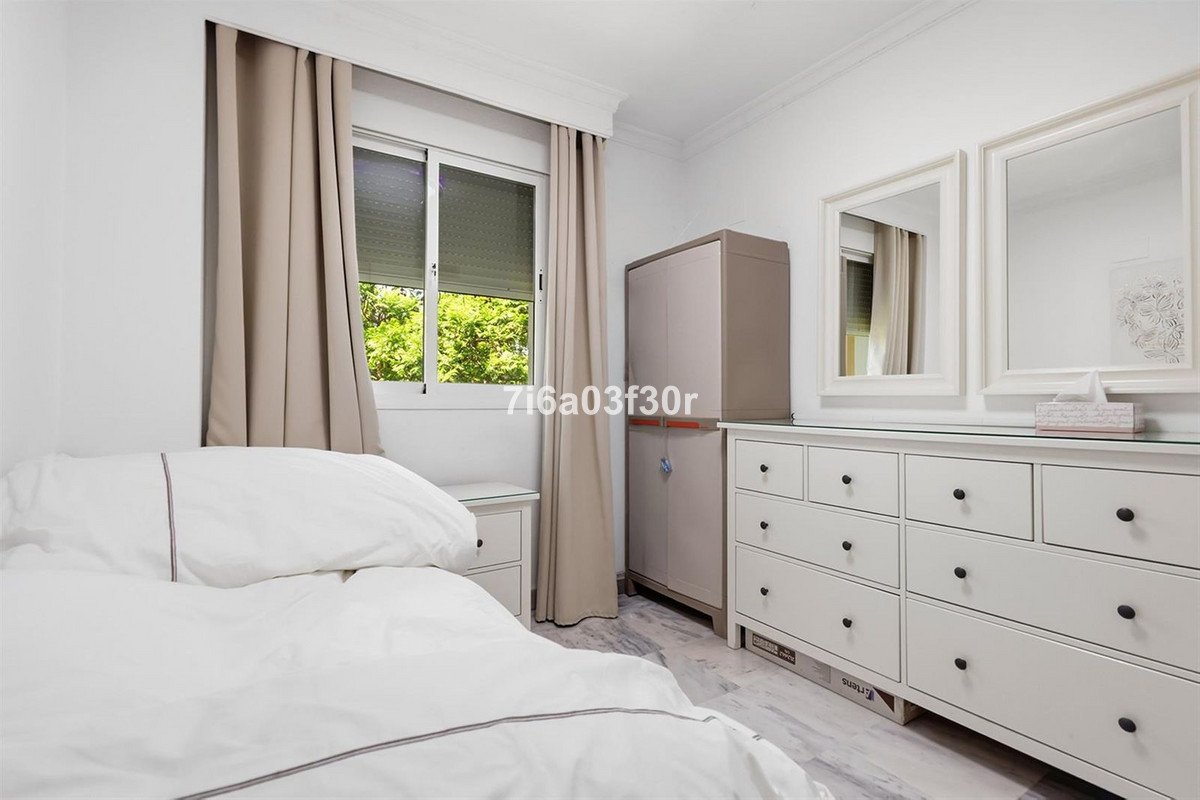 2 Bed Middle Floor Apartment in Puerto Banús