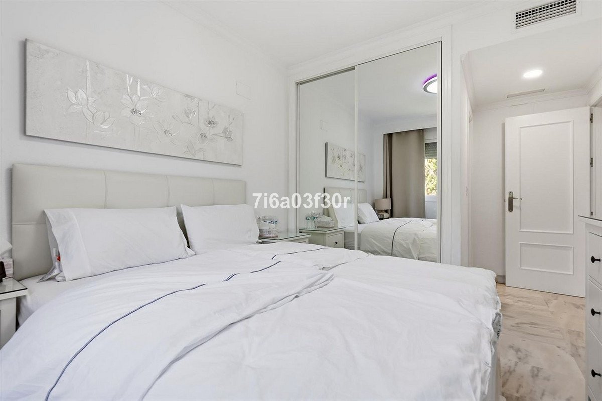 2 Bed Middle Floor Apartment in Puerto Banús