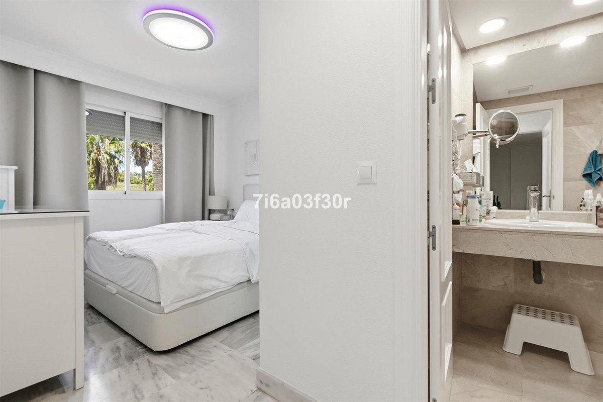 2 Bed Middle Floor Apartment in Puerto Banús