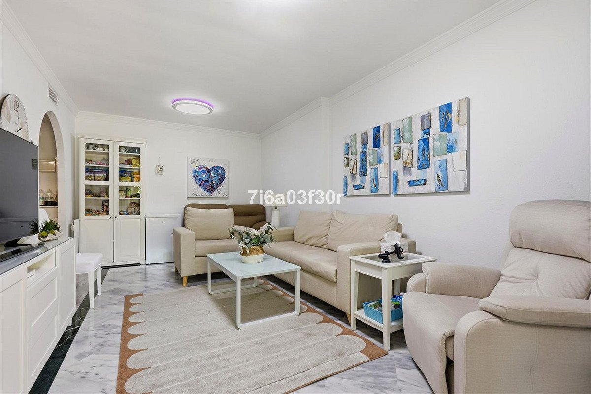 2 Bed Middle Floor Apartment in Puerto Banús