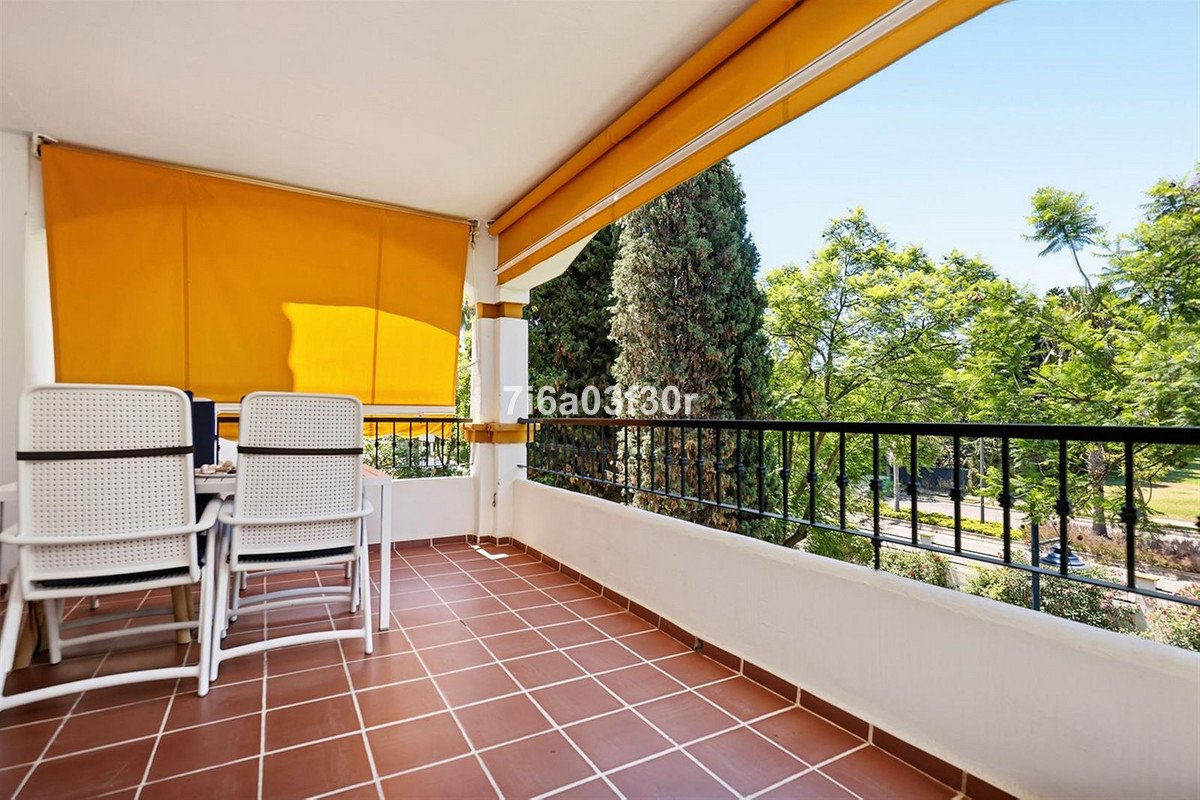 2 Bed Middle Floor Apartment in Puerto Banús