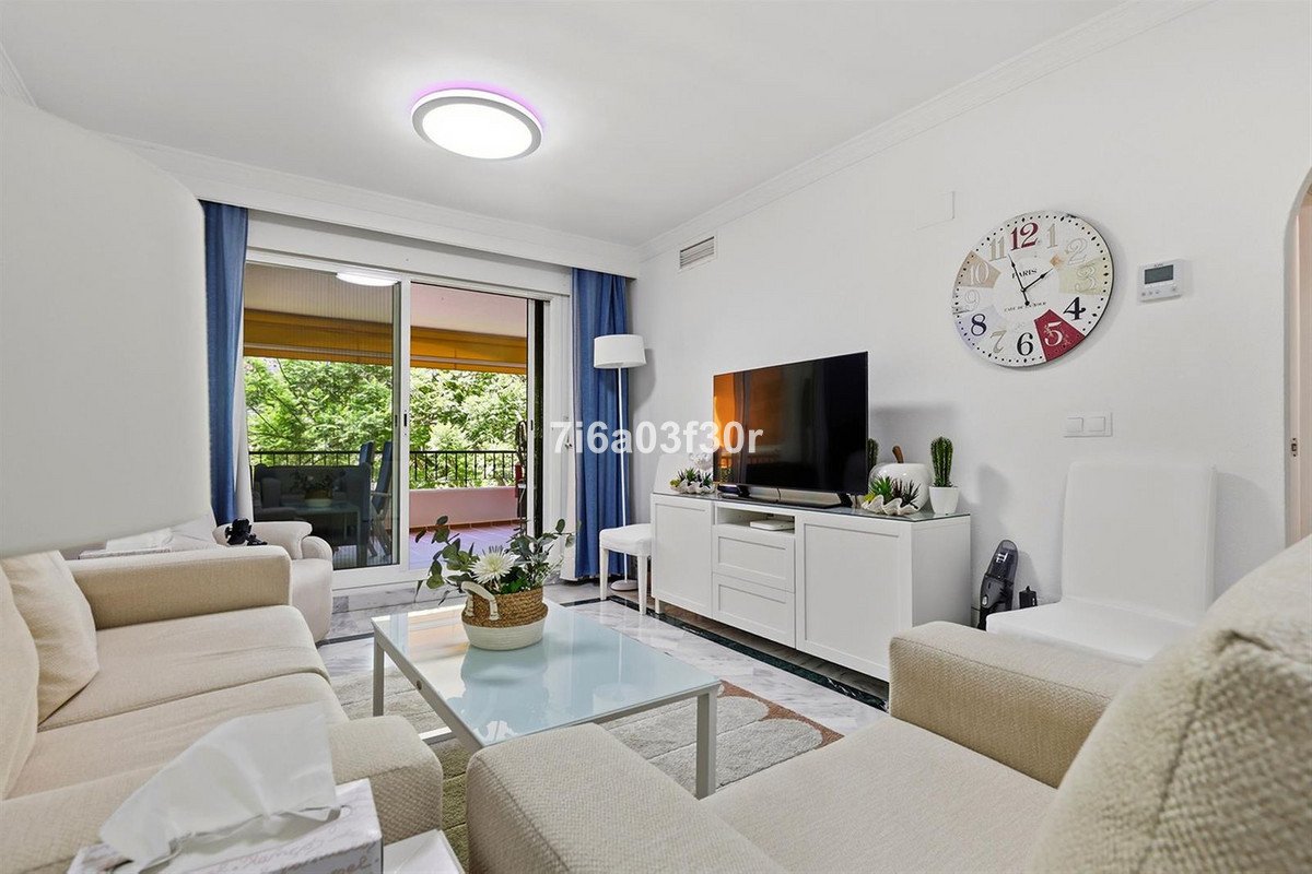 2 Bed Middle Floor Apartment in Puerto Banús