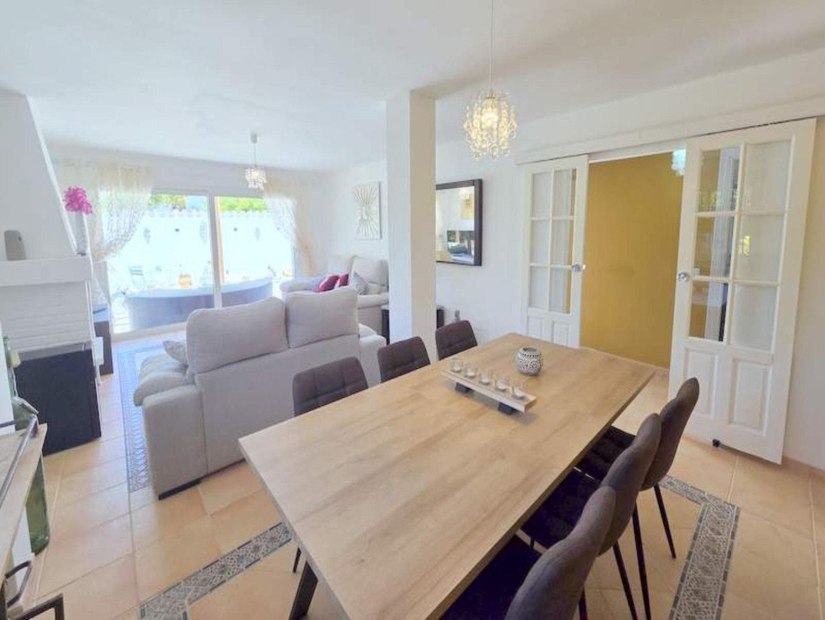 5 Bed Detached Villa in Manilva