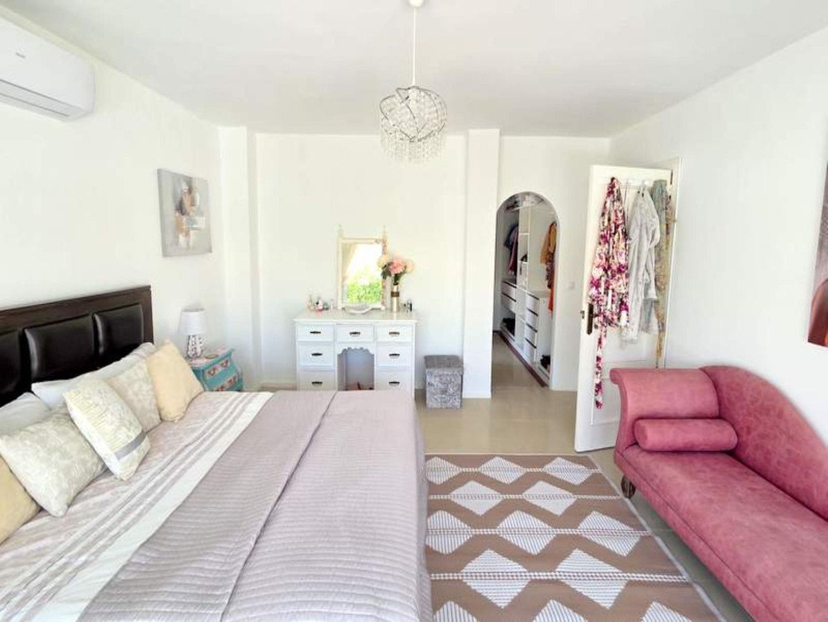 5 Bed Detached Villa in Manilva
