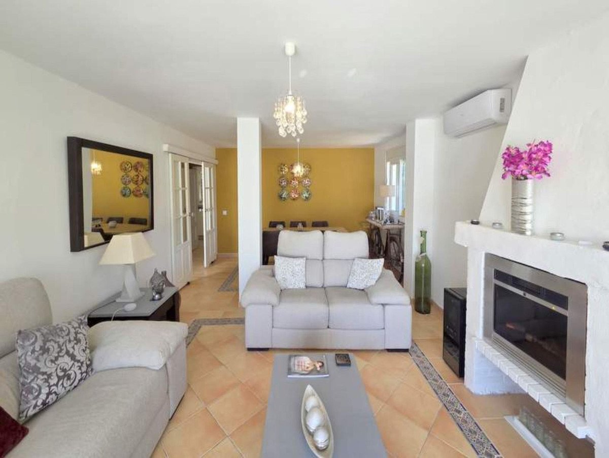 5 Bed Detached Villa in Manilva