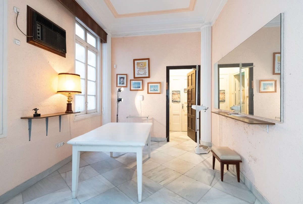 3 Bed Middle Floor Apartment in Málaga Centro