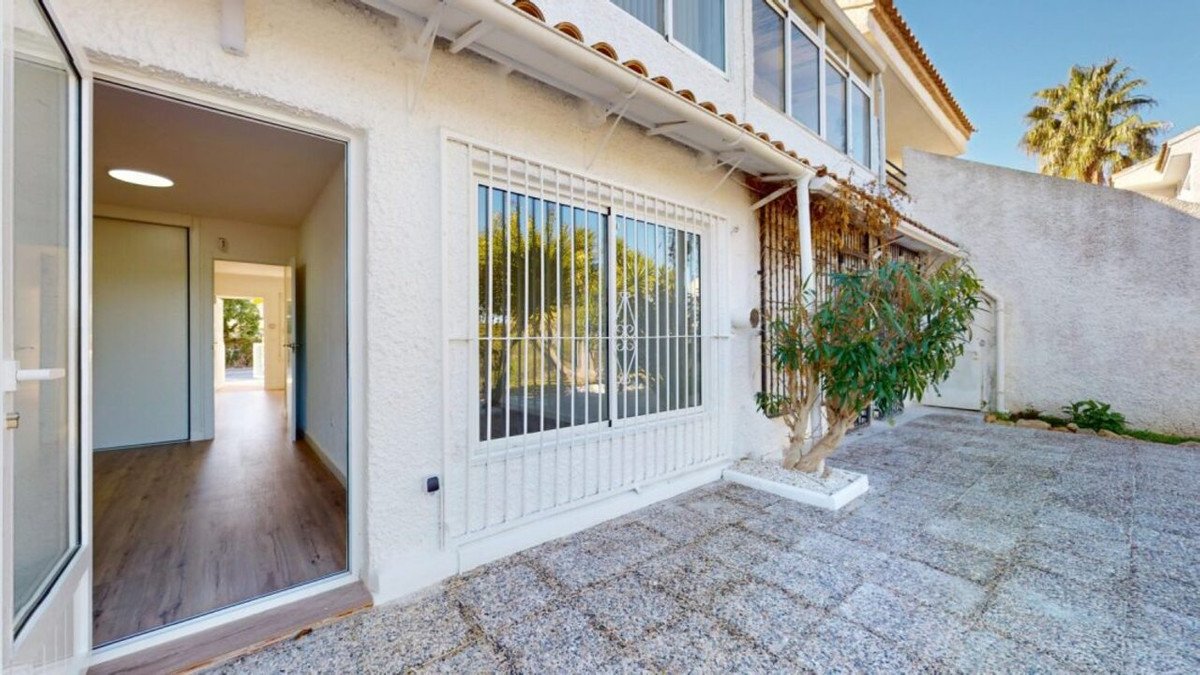 2 Bed Ground Floor Apartment in Villamartin