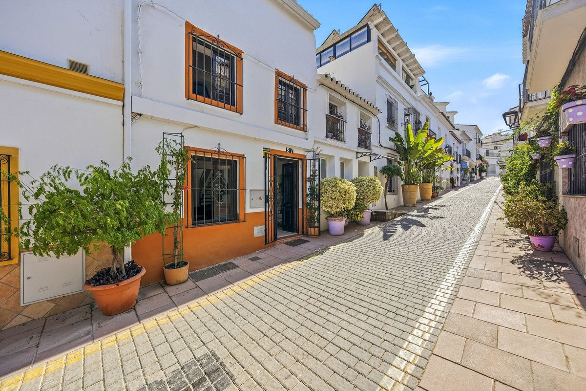 4 Bed Townhouse in Estepona