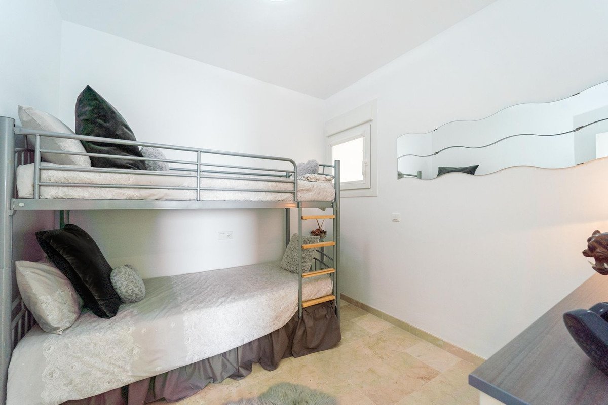 3 Bed Middle Floor Apartment in Torreblanca