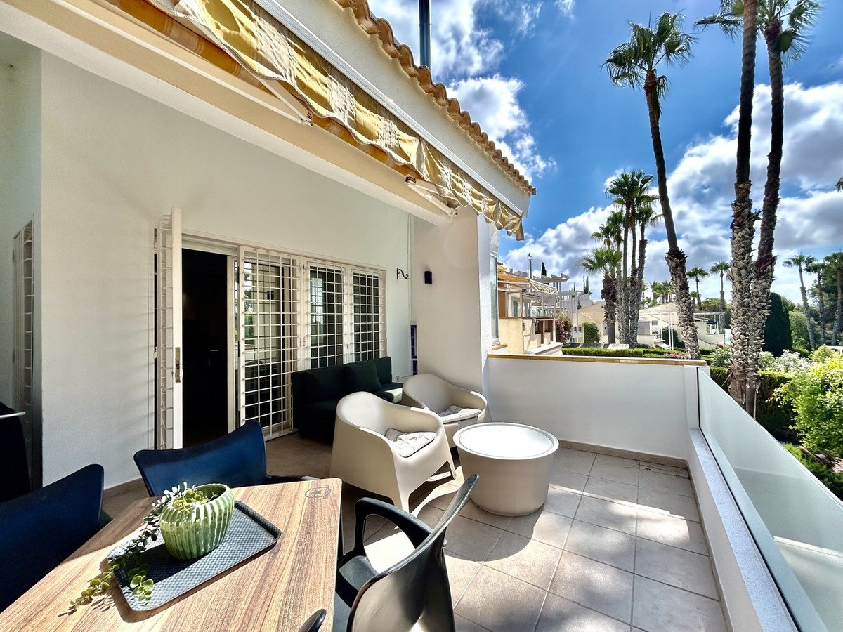 3 Bed Detached Villa in Villamartin