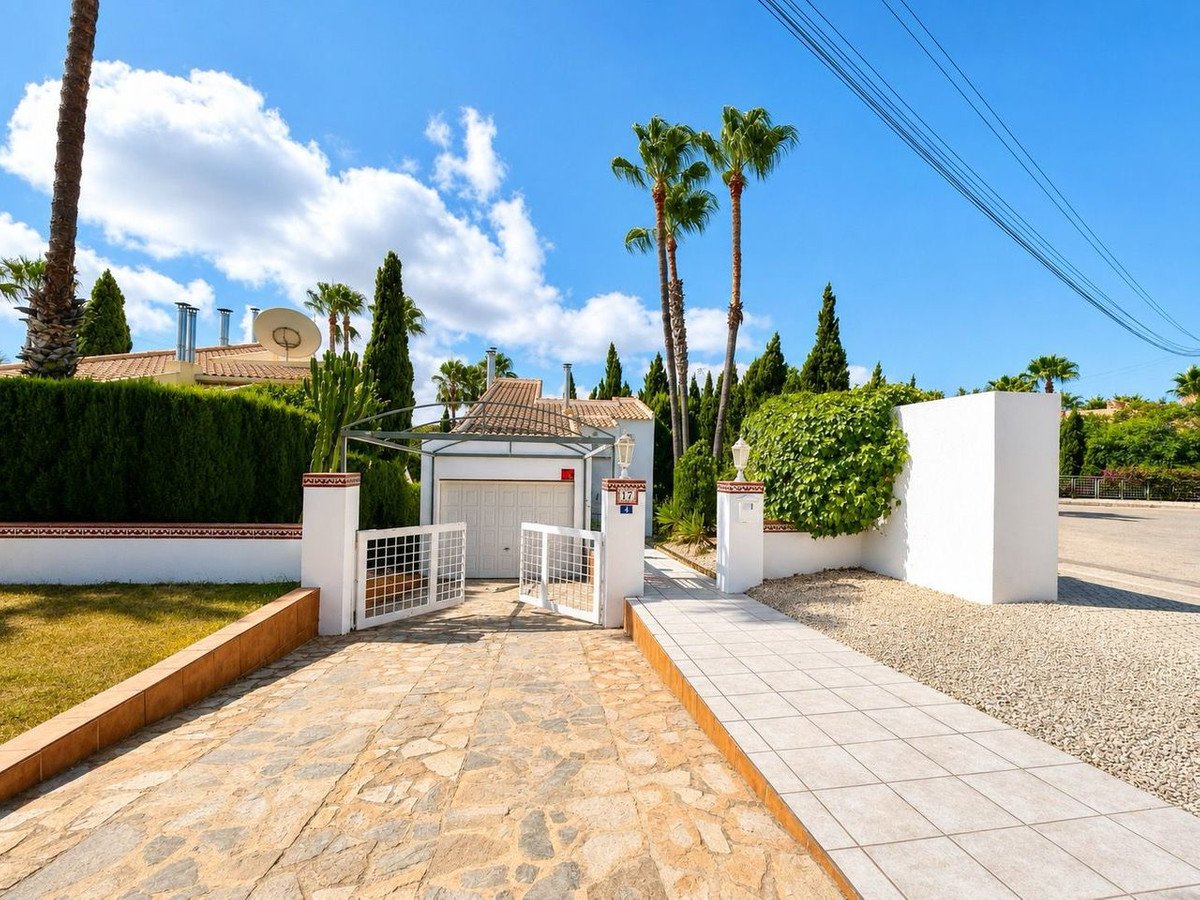 3 Bed Detached Villa in Villamartin