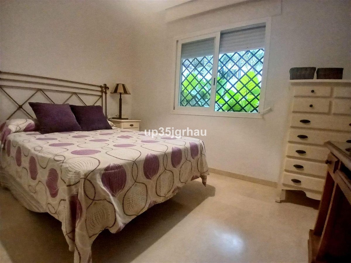 2 Bed Middle Floor Apartment in Estepona