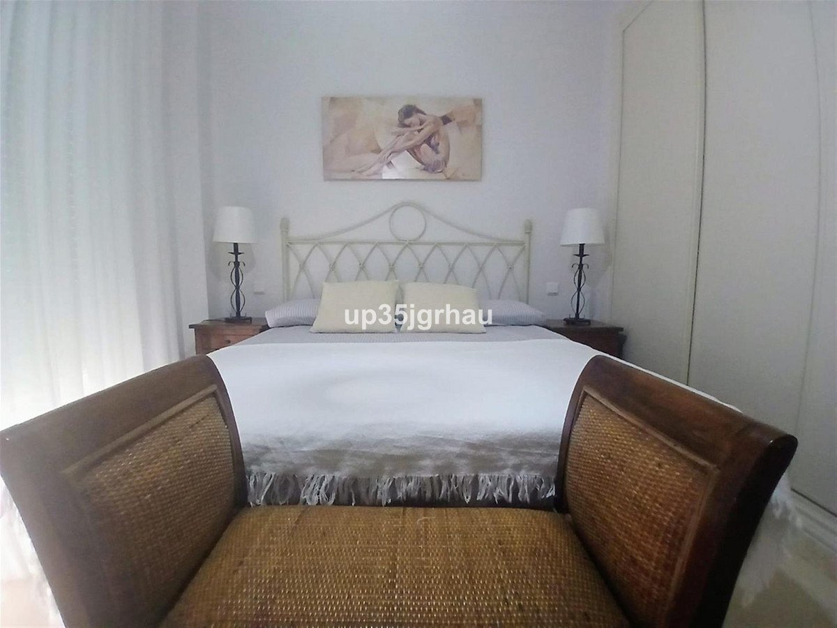 2 Bed Middle Floor Apartment in Estepona