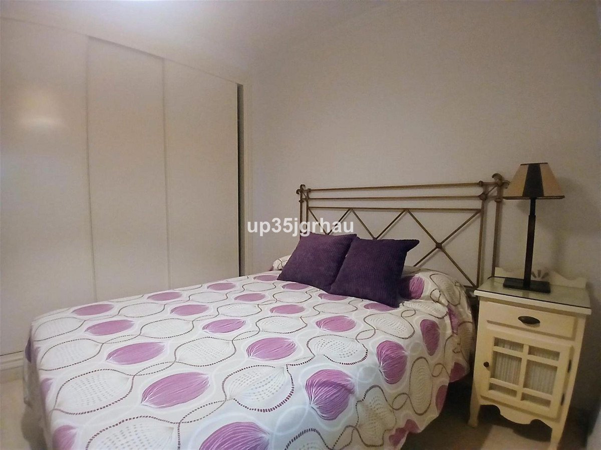 2 Bed Middle Floor Apartment in Estepona