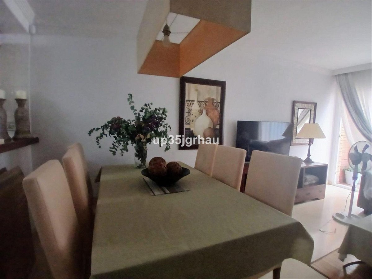 2 Bed Middle Floor Apartment in Estepona