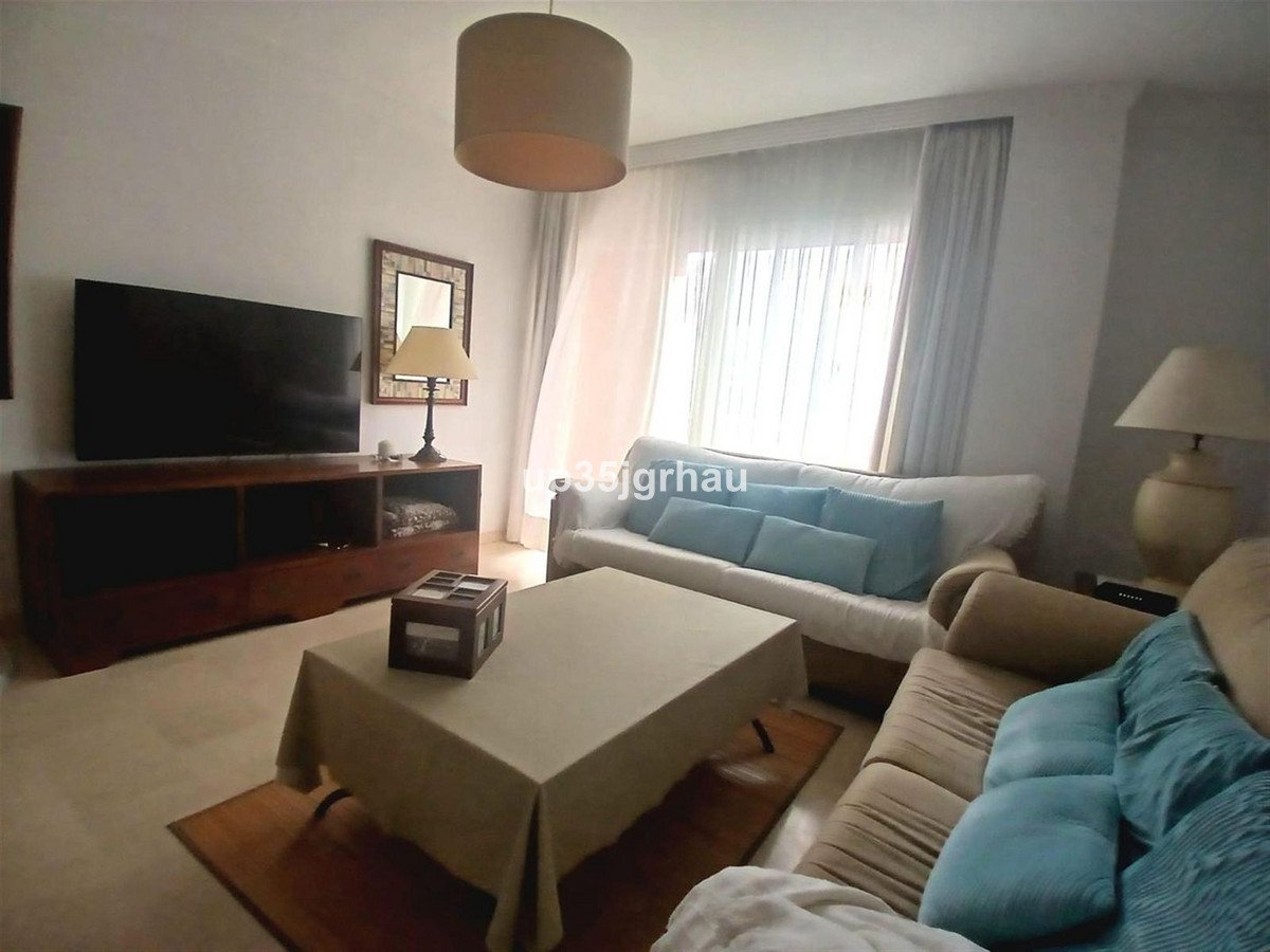 2 Bed Middle Floor Apartment in Estepona