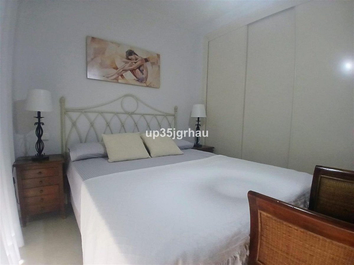 2 Bed Middle Floor Apartment in Estepona