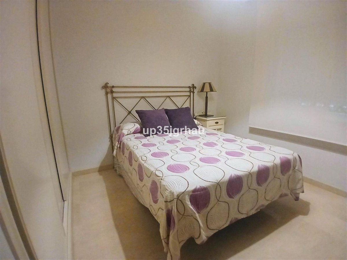 2 Bed Middle Floor Apartment in Estepona